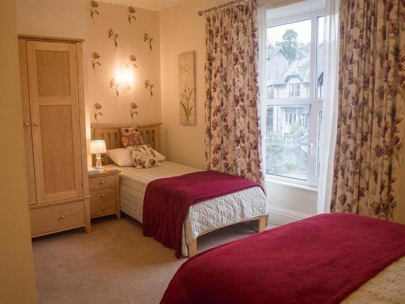 เบิร์ชลีห์ เกสท์เฮาส์ Hotel Grange-over-Sands ภายนอก รูปภาพ