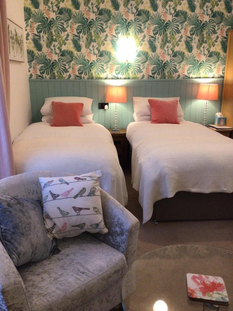 เบิร์ชลีห์ เกสท์เฮาส์ Hotel Grange-over-Sands ภายนอก รูปภาพ