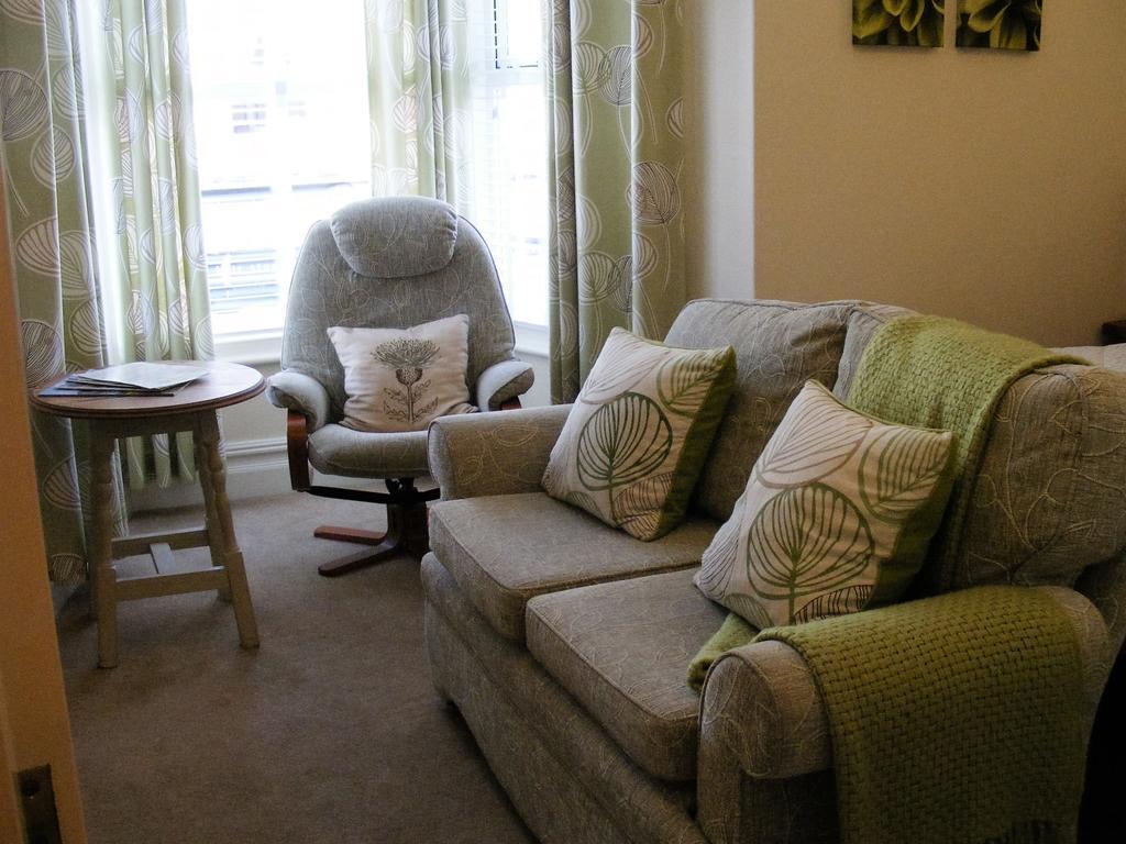 เบิร์ชลีห์ เกสท์เฮาส์ Hotel Grange-over-Sands ภายนอก รูปภาพ